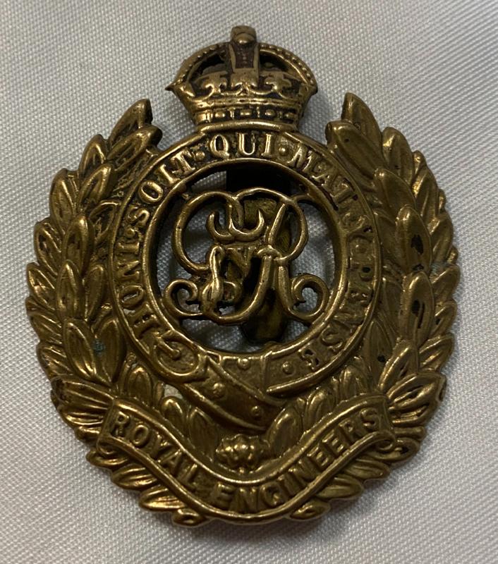 WW2 British Royal Engineers Cap Badge