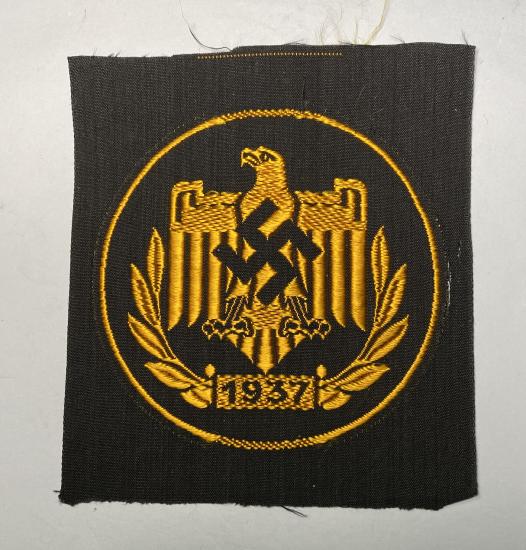 WW2 German NSRL Gold Sports Badge In Cloth